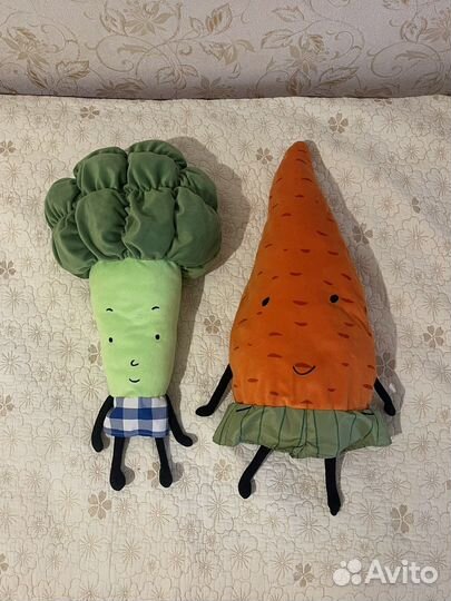 Мягкие игрушки брокколи и морковь IKEA