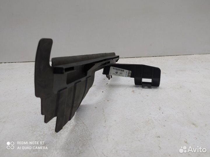 Воздуховод радиатора левый Opel Astra J 08 2010