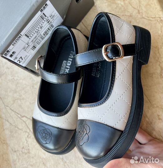 Туфли для девочки новые 27 размер