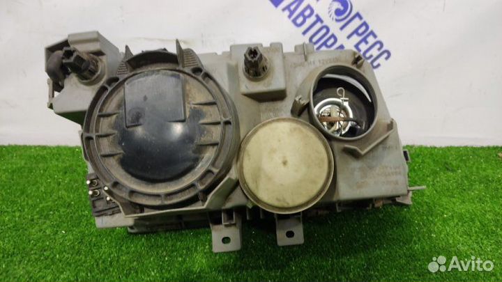 Фара передняя левая Mercedes-Benz W202 седан 1.8