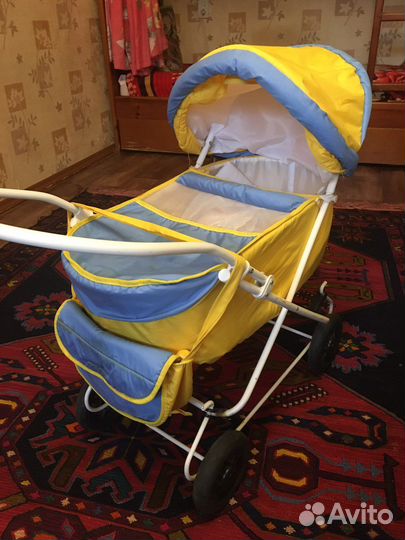 Игрушечная коляска для кукол и посуда