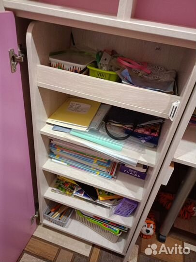 Детская кровать чердак со столом и шкафом