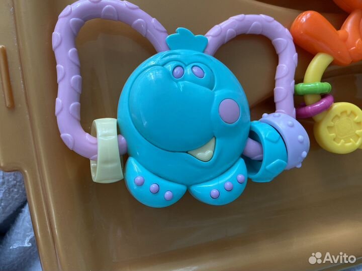 Погремушки и игрушки для малышей