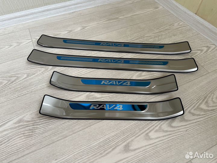 Toyota Rav4 (2012-2019) накладки на пороги