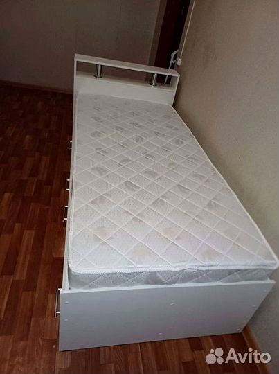 Кровать с ящиками 90х200