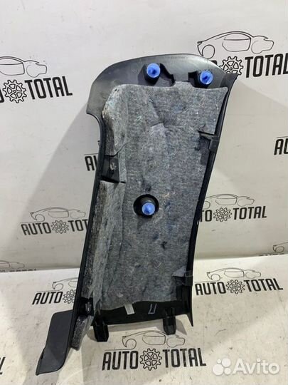 Обшивка стойки правая Nissan Terrano D10 K4MA606