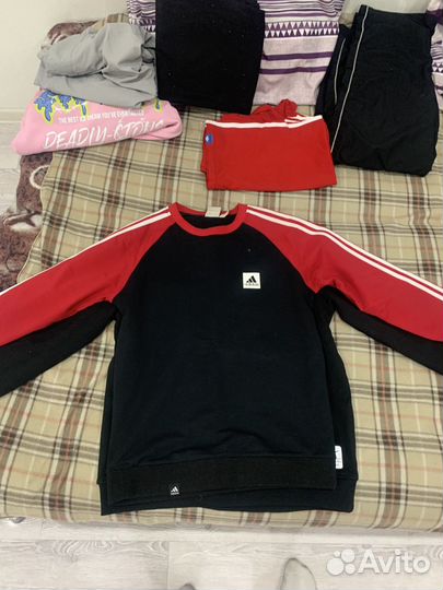 Все вещи оригинальные, ни разу не ношенные