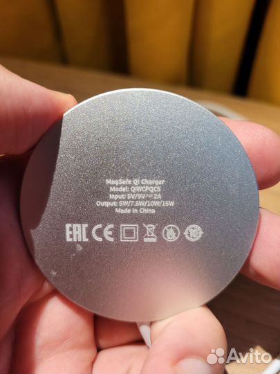 Беспроводная зарядка MaqSafe
