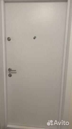 Продам входную дверь бу от застройщика пик