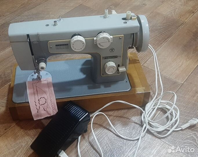 Швейная машина Подольск-142