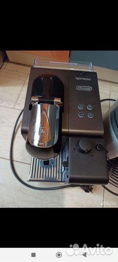 Капсульная кофемашина delonghi