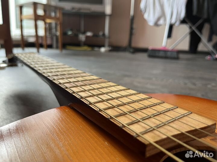 Акустическая гитара