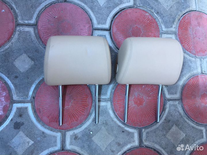 Комплект подголовников (беж. кожа) VW Touareg GP