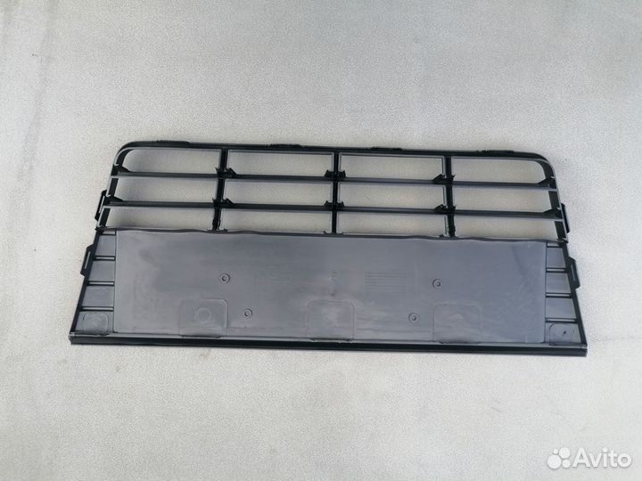 Решетка в бампер центральная для Ford Focus III