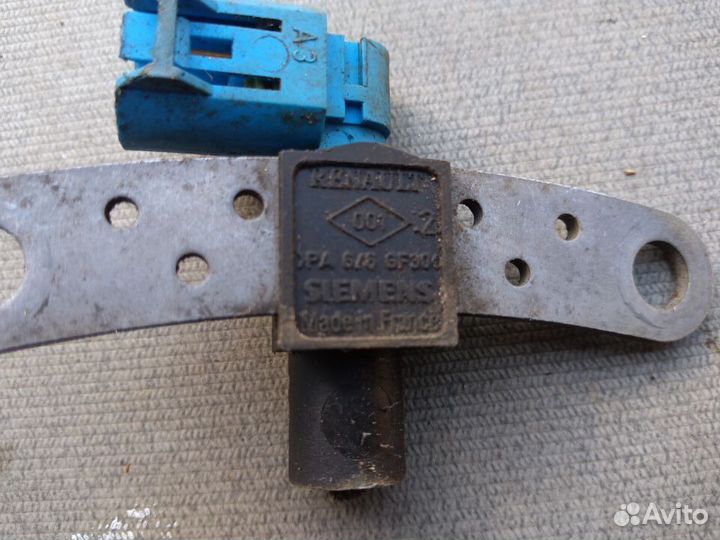 Датчик положения коленвала Renault Logan 2005-2014