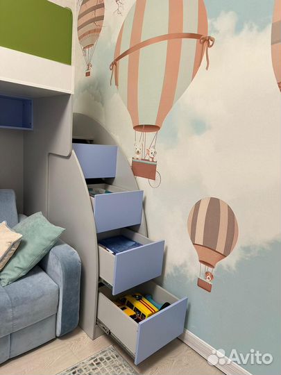 Двухъярусная кровать б/у и диван