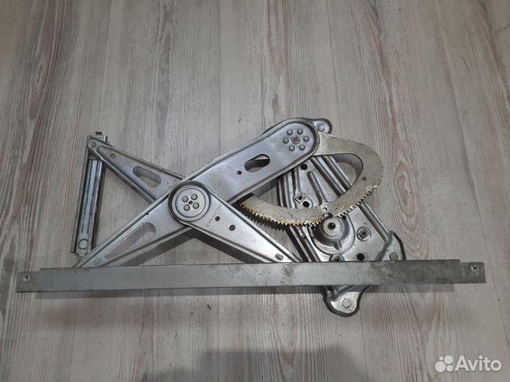 Стеклоподъемник перед Renault megane 3 Прав