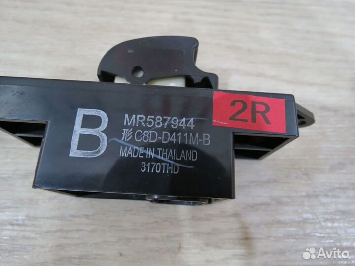 Кнопка стеклоподъемника Mitsubishi Outlander XL