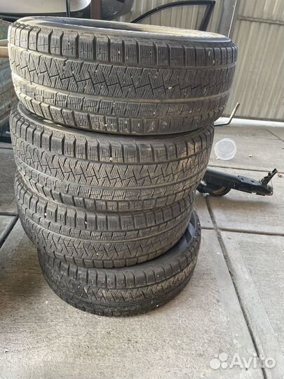 Pirelli Ice Asimmetrico Plus 215/60 R17