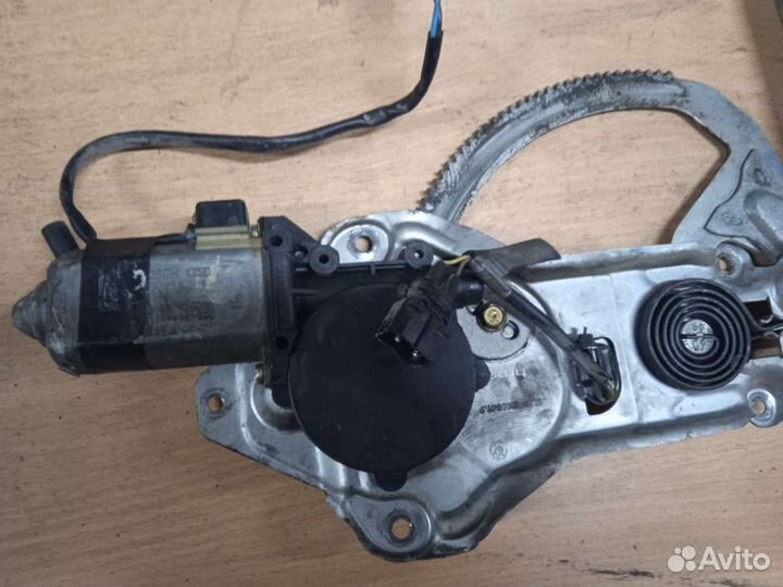 Стеклоподъёмник передний левый bmw 5 E34 бмв 5 E34