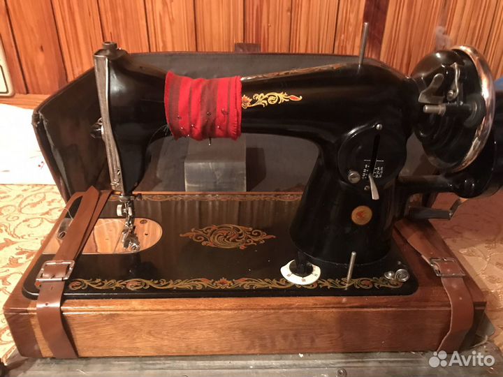 Швейная машинка чайка ручная