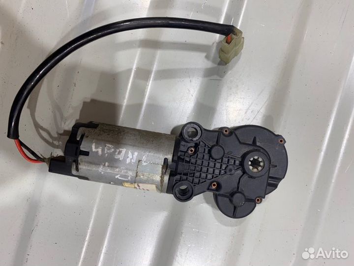 Моторчик регулировки сиденья передний левый Iran