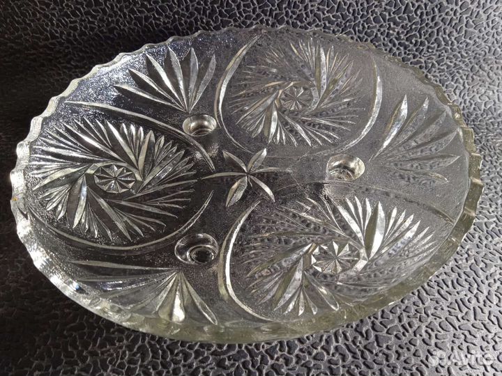 Блюдо из стекла на ножках. Состояние отличное