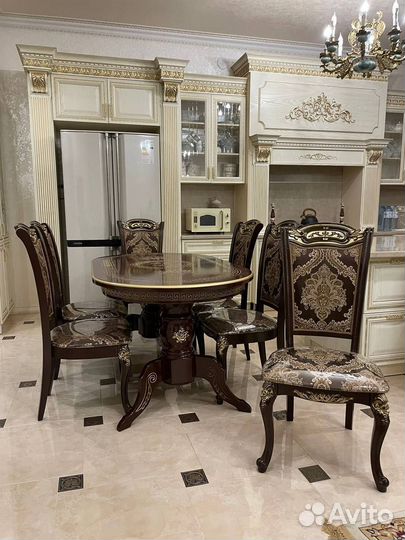 Кухонный стол и стулья новые