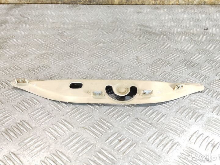 Обшивка крышки багажника Volkswagen Touareg 2002 2