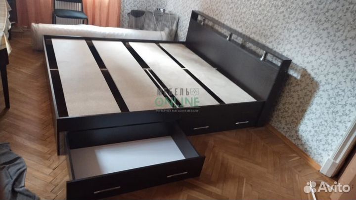 Кровать двуспальная с ящиками