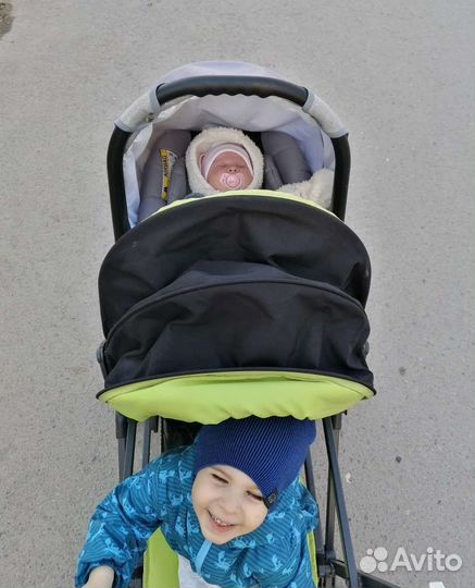 Коляска для погодок