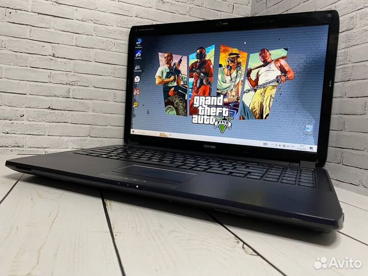 Игровой ноутбук DNS i7/8Gb/2видеокарты/SSD+HDD