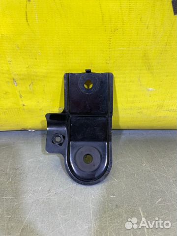 Кронштейн радиатора передний правый Infiniti M35