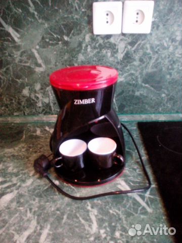 Электрическая кофеварка на две чашки