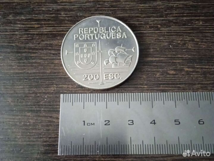 Монета 200 эскудо (Португалия)