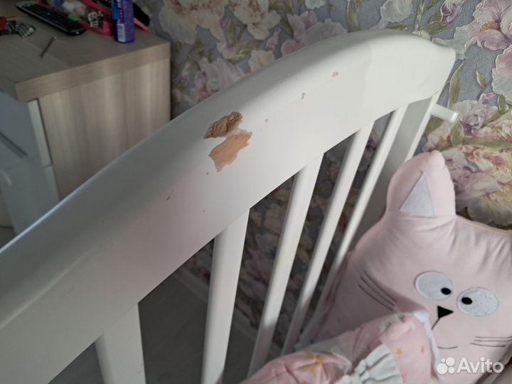 Детская кроватка с маятником