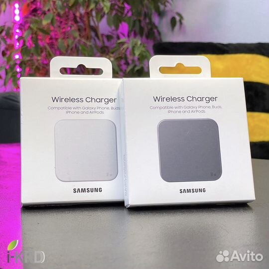 Беспроводная зарядка Samsung EP-P1300 черная