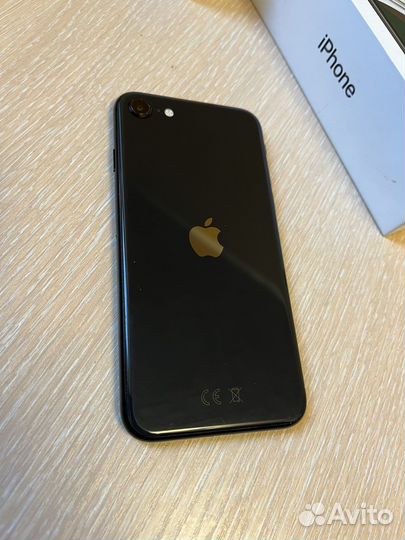 iPhone SE, 64 ГБ