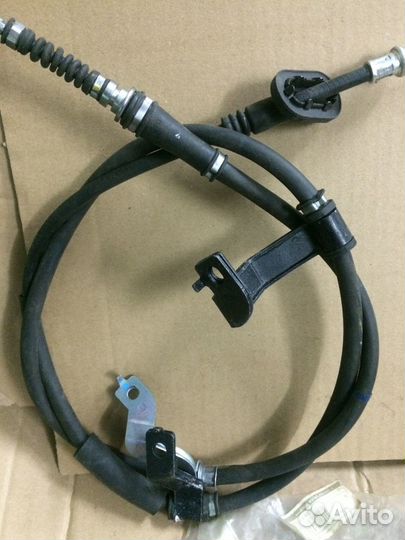 Трос ручного тормоза левый
