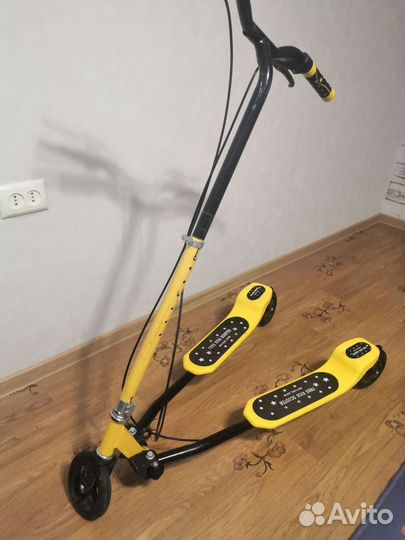 Самокат взрослый инерционный
