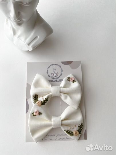 Заколки, резинки с вышивкой ручной работы