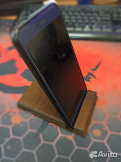 Деревянная подставка для телефона