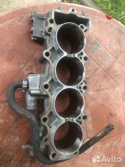 Блок цилиндров, клапанная крышеа Kawasaki zx6r