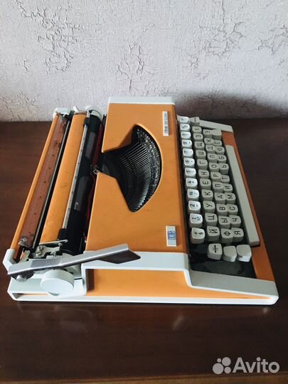 Печатная пишущая машинка