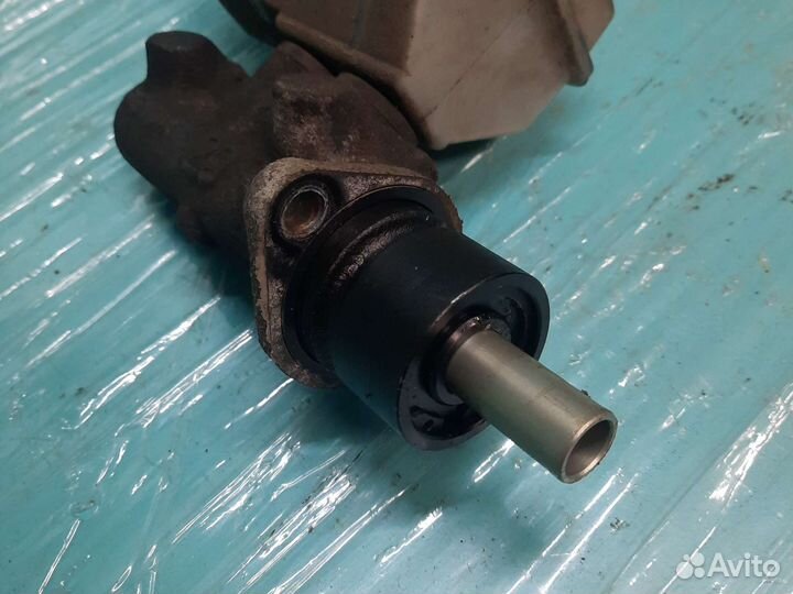 Главный тормозной цилиндр Renault megane 1