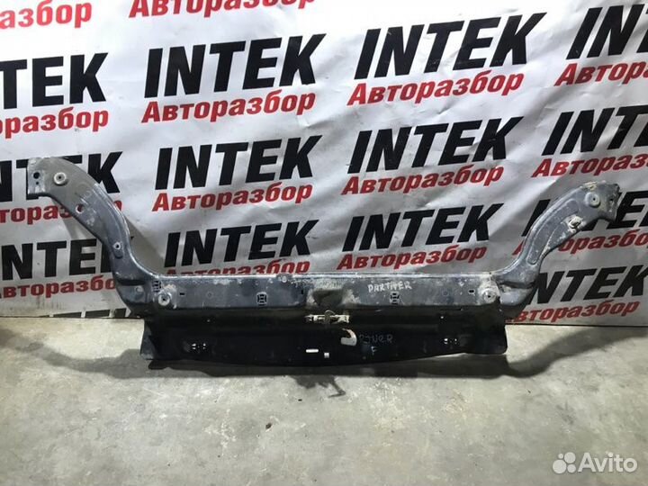 Верхняя панель рамки радиатора передняя Peugeot