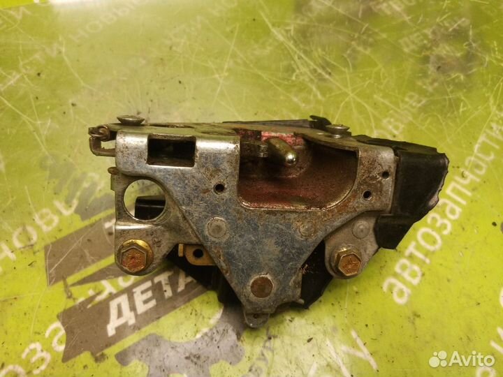 Замок двери передний левый Mercedes-Benz W123 M110