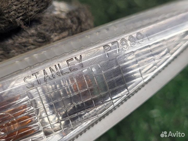 Повторитель на крыло белый для Mazda 6 GH