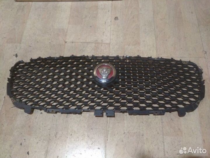 Решетка радиатора Jaguar Xe