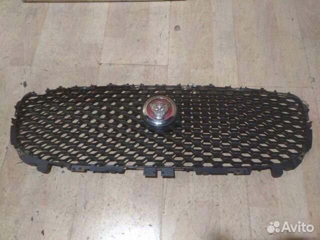 Решетка радиатора Jaguar Xe